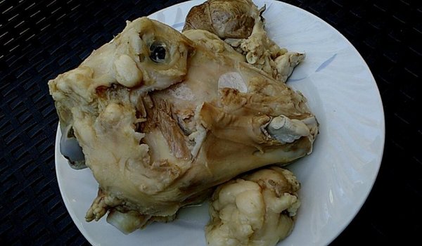 Варена агнешка главичка и дреболии в тенджера под налягане