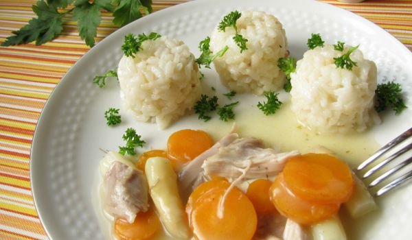 Варена кокошка на пара