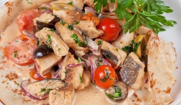 Варена скумрия със сметана