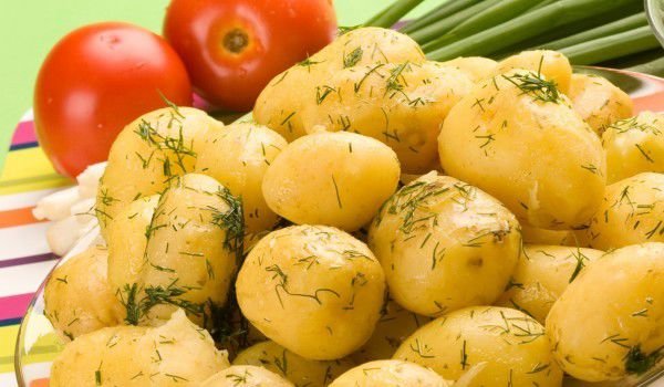 Варени картофи с чесън и копър