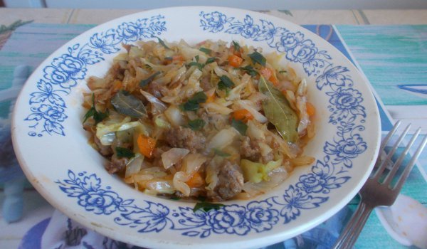 Вариво от прясно зеле с кайма