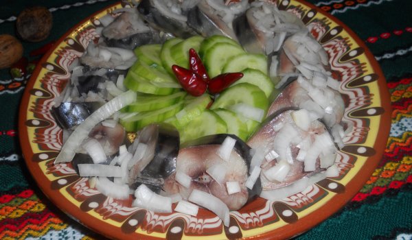 Веяна скумрия с лук и лимон