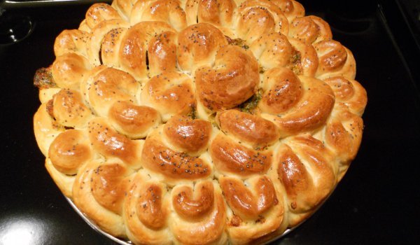 Великденски хляб-цвете с плънка