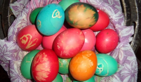 Великденски яйца с естествени бои