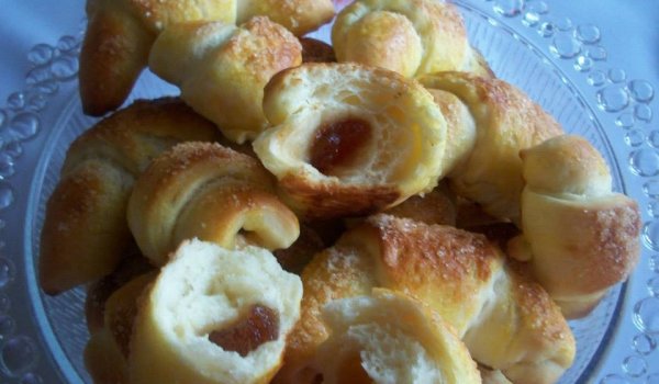 Великденски кифлички с мармалад от ябълки и сливи