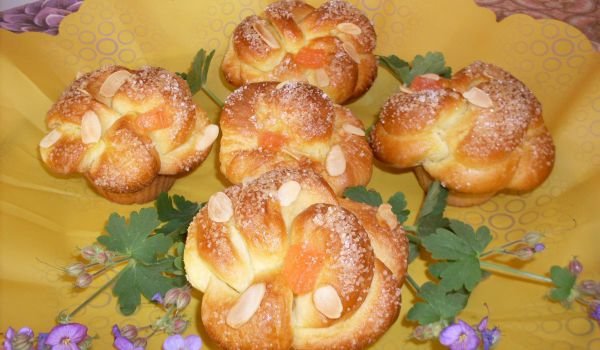 Великденски козуначени розички