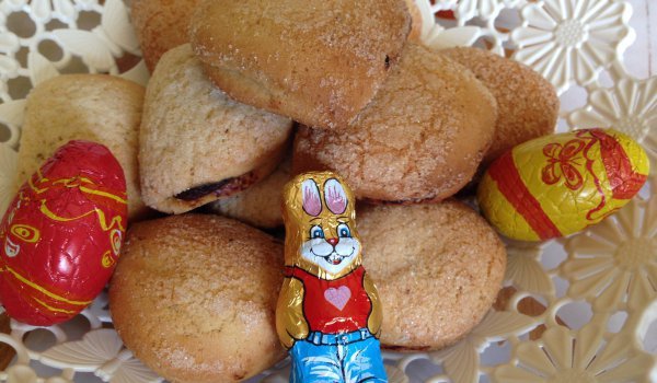 Великденски курабийки с пълнеж