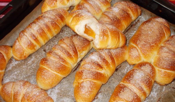 Великденски портокалови кифлички