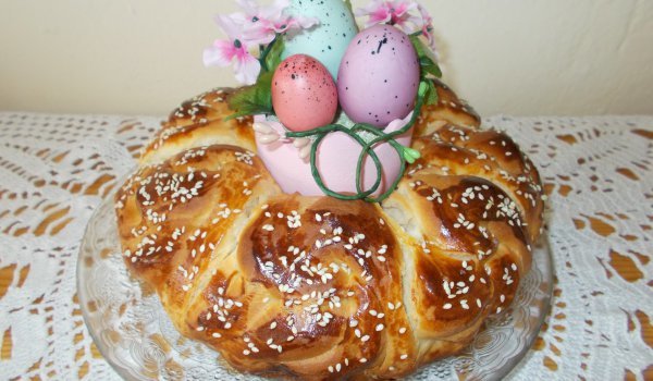 Венец от рози за Великден