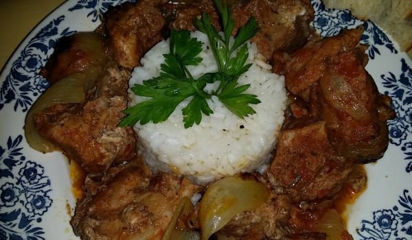 Винен кебап с гарнитура