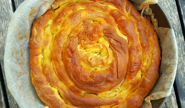 Вита баница с къпани кори