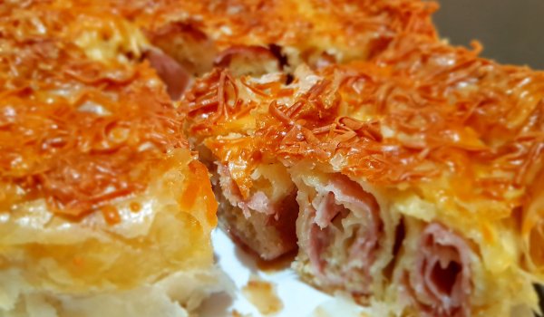 Вита баница с шунка и кашкавал
