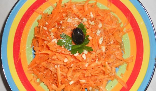 Витаминозна салата с моркови