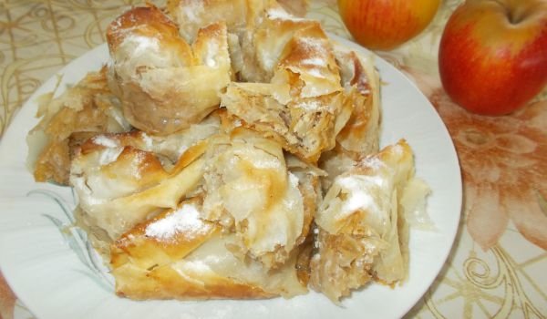 Вити банички с ябълки и кафява захар