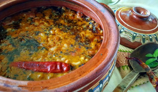Вкусен боб в гювеч
