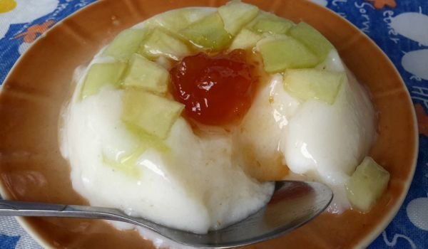 Вкусен десерт от грис с пъпеш и кайсиево сладко