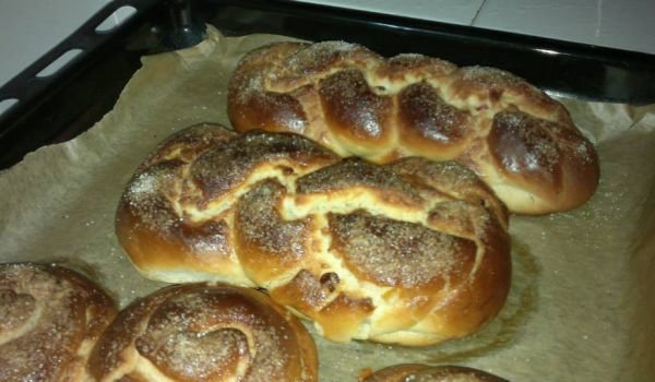 Вкусен домашен козунак с лимонова кора