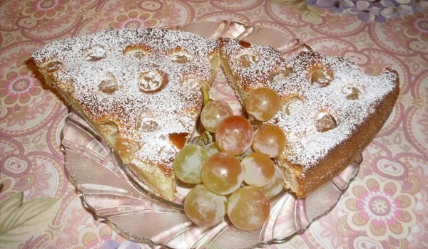 Вкусен сладкиш с домашно грозде