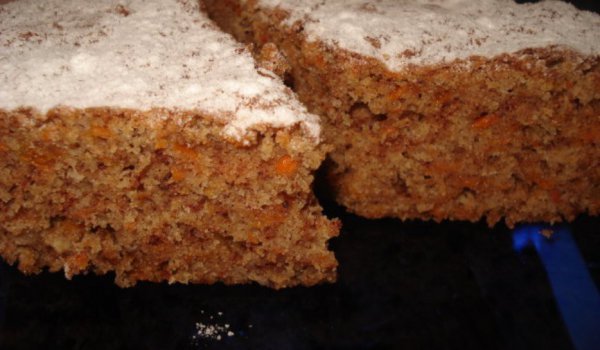Вкусен сладкиш с тиква и орехи