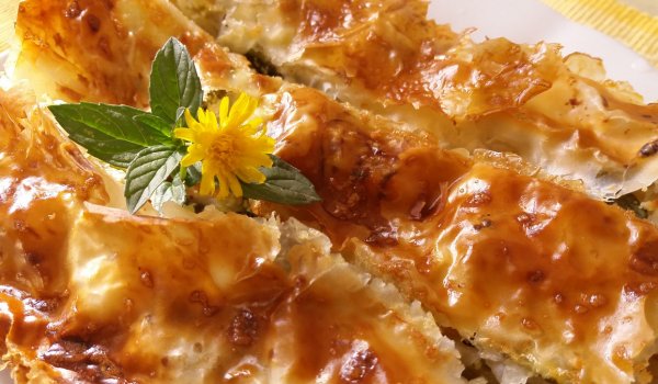 Вкусен спаначник с яйца