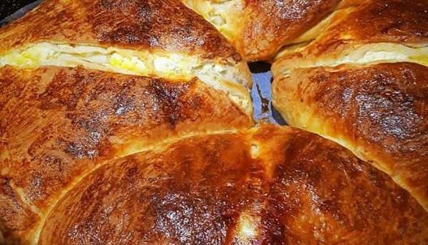 Вкусен триъгълен тутманик с мая