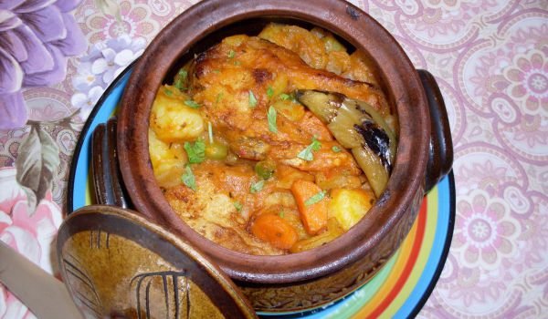 Вкусна бяла риба в гювечета