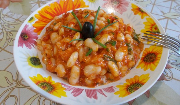 Вкусна бобена салата