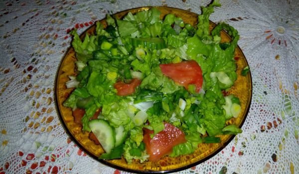 Вкусна експресна зелена салата