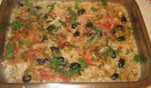 Вкусна гарнитура от ориз с маслини