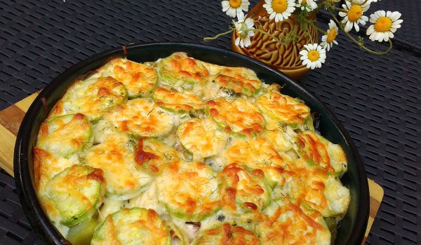 Вкусна и лесна запеканка със специален сос