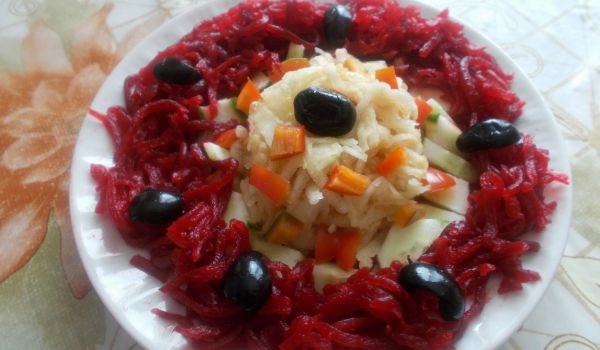 Вкусна и цветна салата