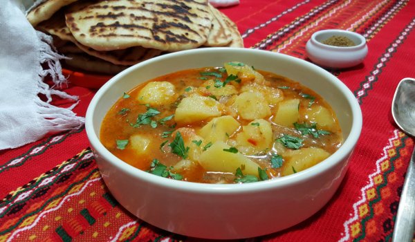 Вкусна картофена яхния