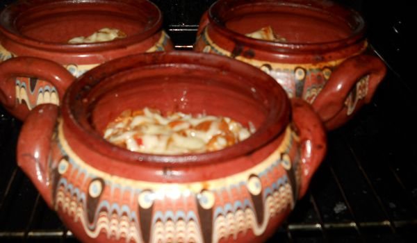 Вкусна кавърма в гювече