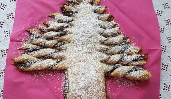 Вкусна коледна елха с течен шоколад