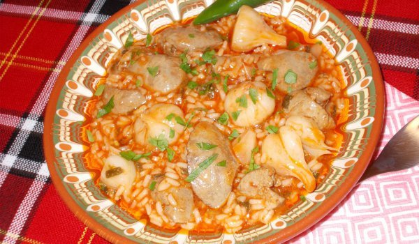Вкусна манджа от заешки дробчета и млечен чесън