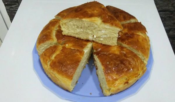 Вкусна мазница със сирене