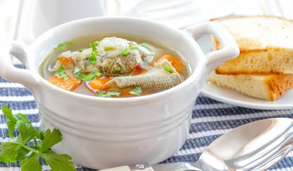 Вкусна рибена супа със зеленчуци