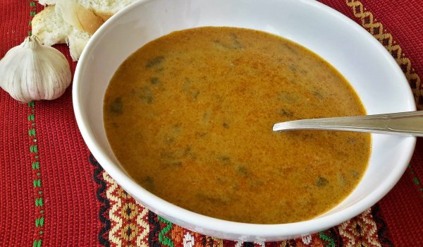 Вкусна супа от лапад