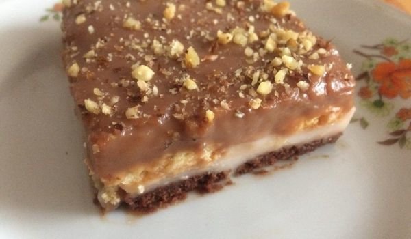 Вкусна торта с ягодов пудинг