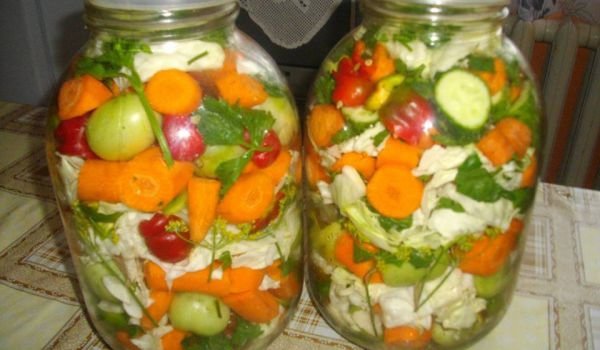 Вкусна туршия за два буркана по 3 литра