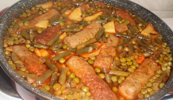 Вкусна зеленчукова яхния с кебапчета