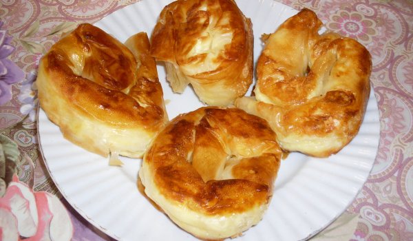 Вкусни банички на тиган с овче сирене