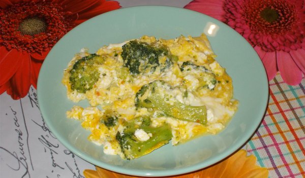 Вкусни Броколи с Яйца и Сирене