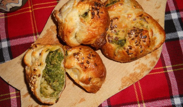 Вкусни бутер розички със зелена плънка