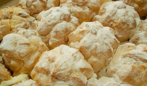 Вкусни еклери с парено тесто и домашен яйчен крем