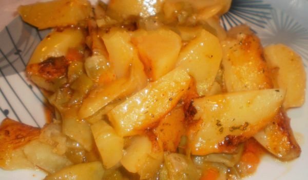 Вкусни картофки със зелен боб на фурна