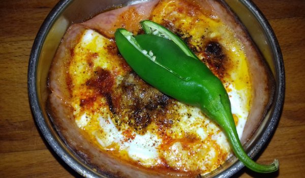 Вкусни кошнички от шунка с яйца и сирене