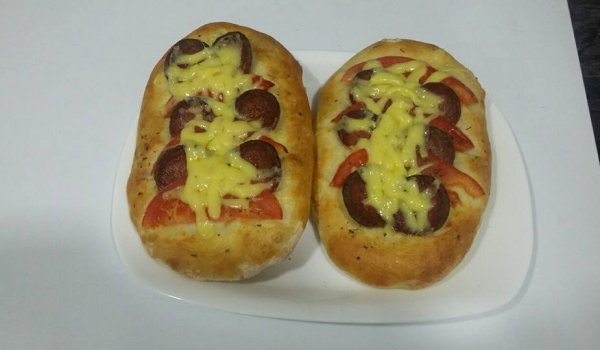Вкусни лодки със салам за закуска