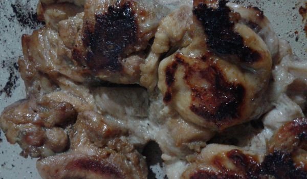 Вкусни пилешки пържолки с горчица, мед и бяло вино