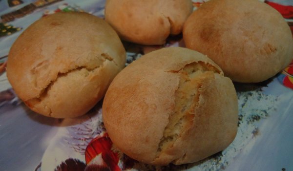 Вкусни питки със сирене и колбас